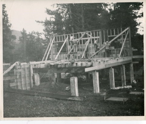 1947 Building New Lodge 4 men building