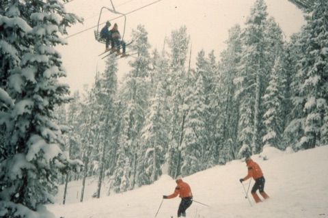 1970s Classy Ski Scene