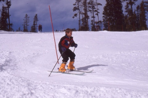 1990s unknown kid going through race course