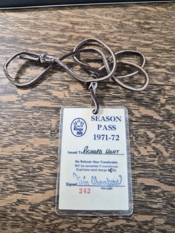 1971-72 Richard Hunt back Season Pass