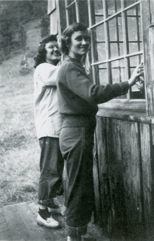 1948 2 Women Finishing the lodge
