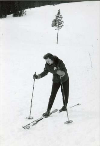 1940s On the Mountain — Vintage photo of woman skiing