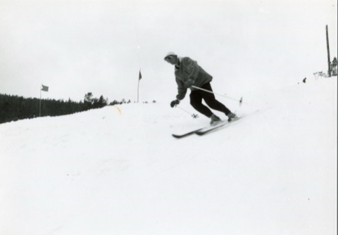 1940s On the snow — Vintage photo of a man ski racing