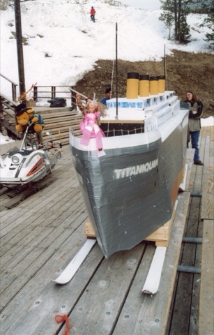 2004 Mannequin Jump The Titanic 1