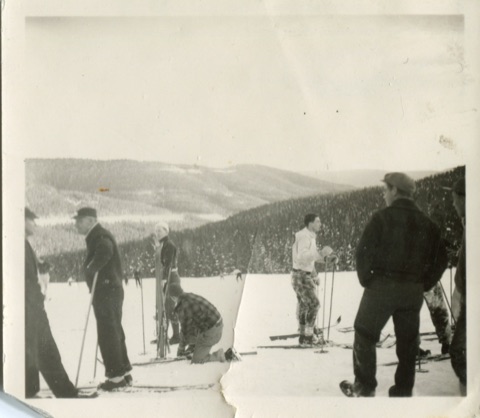 1940s Skiers
